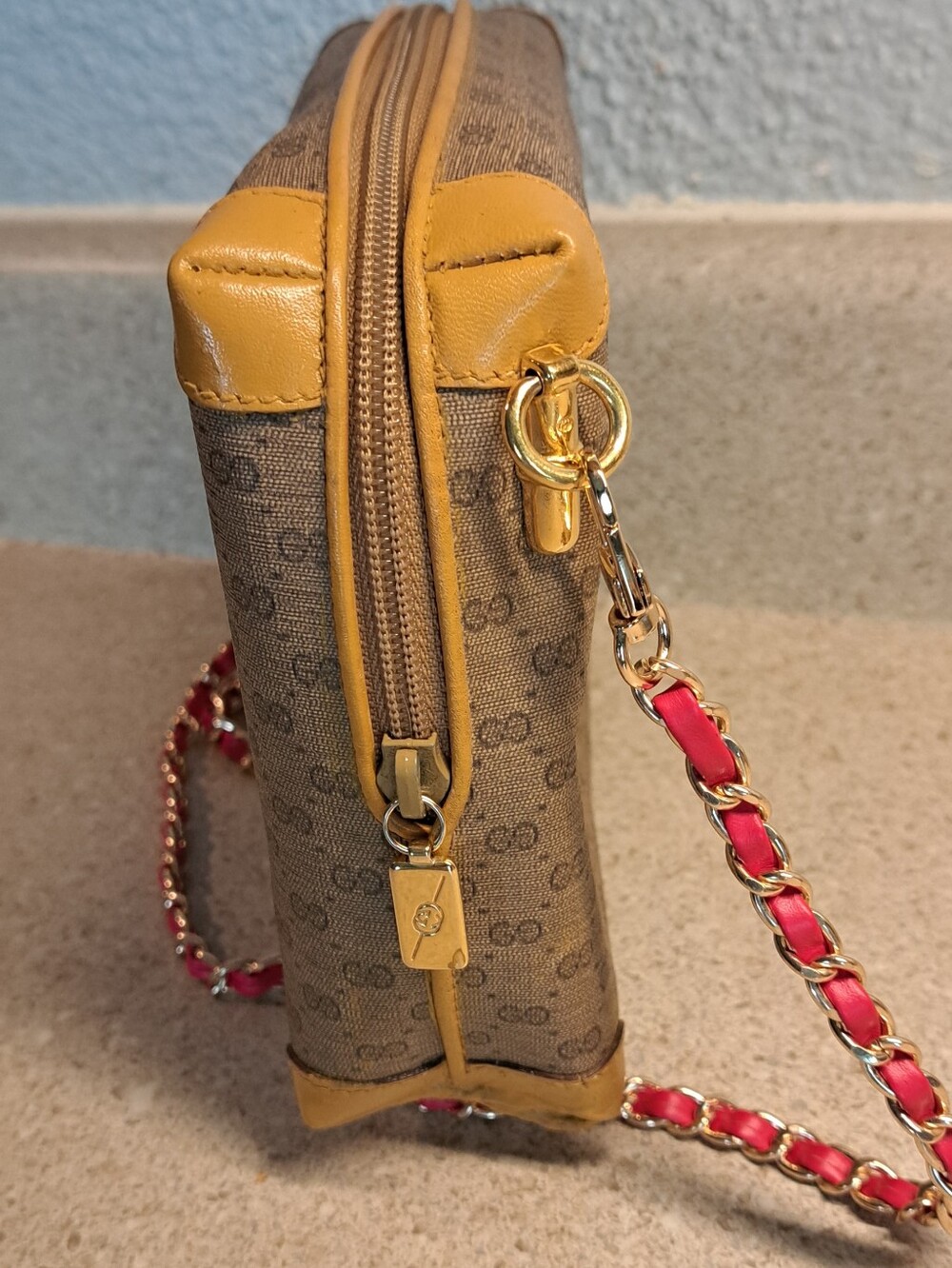 Gucci Shoulder Bag - Picture 5 of 13